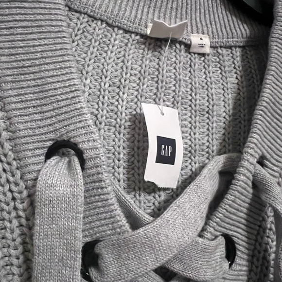 GAP Cozy Gray Tie Front Knit Sweater. Size medium - Picture 4 of 6